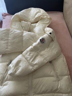 Beautiful Moncler kids toddler Jacket. Size 4-6 years